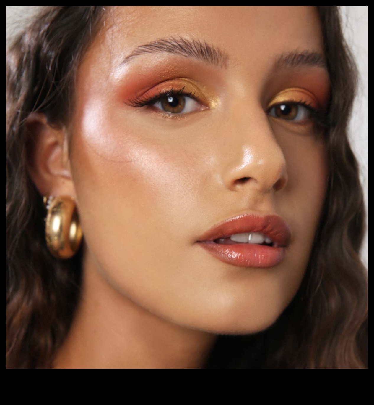 Blush Blush, Bold Choices: îmbrățișarea culorilor declarației în machiajul glam