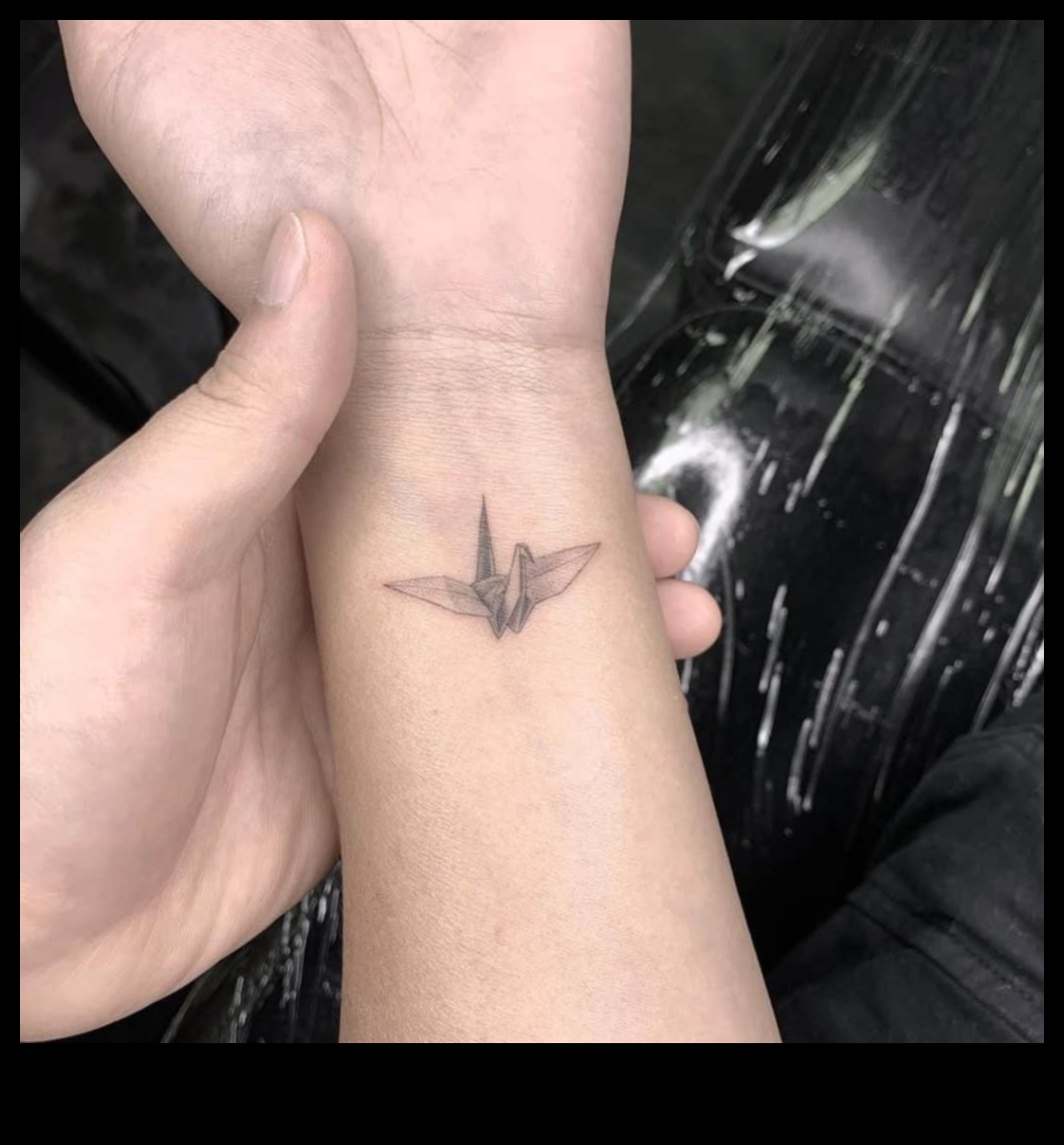 Impresii de cerneală: tatuaje mici la încheietura mâinii cu semnificații mari