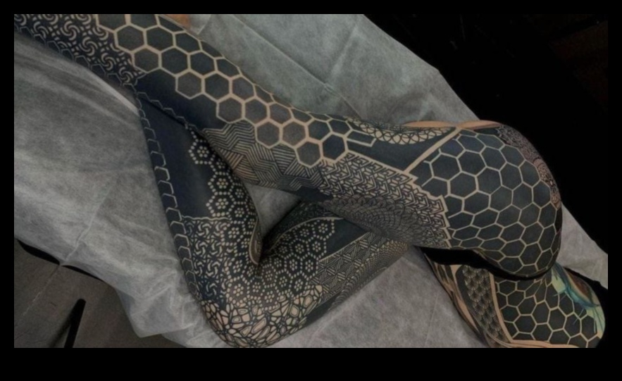 Tapiserie tatuaj: țesut povești prin design